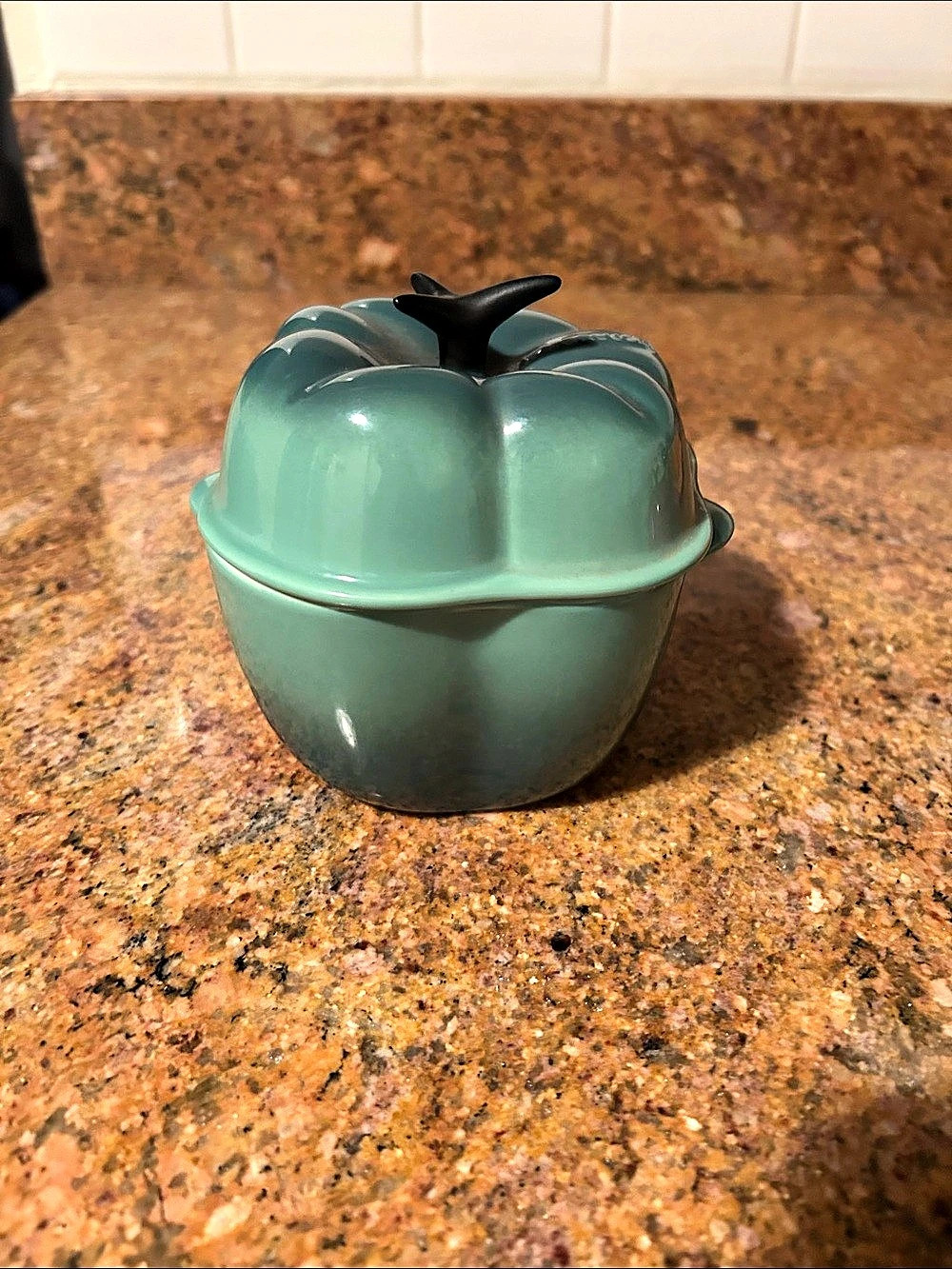 Euc! Le Creuset Apple Cocotte Green Ceramic Cocotte